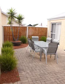Beachside villa with your own private courtyard - Image 3