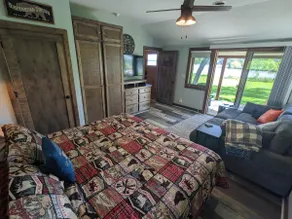 Dogs Stay Free!  Lakefront Bungalow with Dock - Image 5