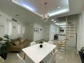 The house is minutes away from the airport. - Image 5