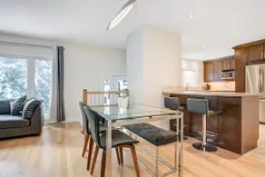 Beautiful Modern Three Bedroom with Parking! - Image 3