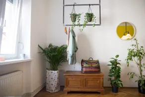 Robin's Hideout / A bright studio below the castle - Image 4