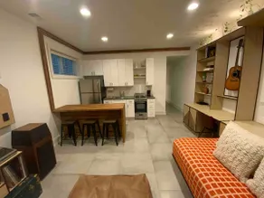 JUST LIKE HONEY - Hip 70s Vibe - No Cleaning Fee! - Image 5