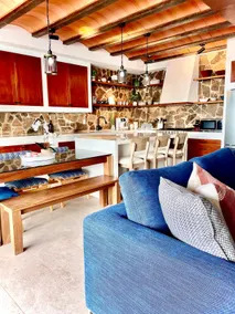 Cheerful 4 bedroom with ocean front hot tub! - Image 3