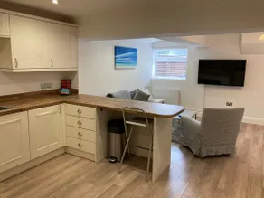 Highcliffe Apartment with Parking - Image 5