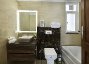 Ultra Luxe Couple Studio BathTub Service Apartment - Image 5