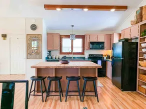 Amazing Mountain Views + Hot Tub near WLU & VMI - Image 4