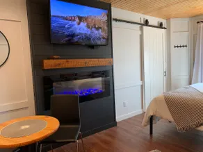 The Shoe Inn, a modern apt in downtown Teutopolis - Image 5