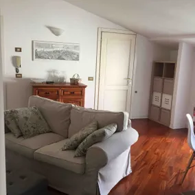 Delightful apartment overlooking the lake - Image 4