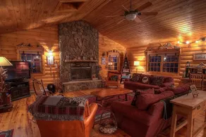 Charmantes Adirondack-Blockhaus am prestigeträchtigen Mirror Lake Drive. - Image 3