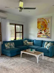 Hannah's Place in the heart of Lovedale, Hunter Valley wine country, Free bottle of wine with each booking - Image 3