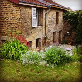 House with an old-fashioned atmosphere - Image 2