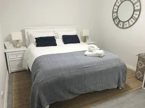 The STAR: Private, Quiet, Modern Spacious 1bedroom - Image 2