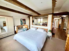 The Cart Loft - Private Apartment on farm in Rye - Image 4