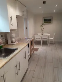 3 BD Close to Skytrain, Shopping in Vancouver - Image 4