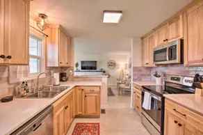 Updated home, sleeps 10 in great neighborhood! - Image 5