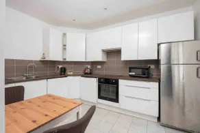 Three Bedrooms Flat Central London-Emirate - Image 2
