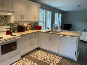 Yellow House Living! Private Carriage House - Image 4