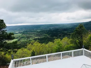 Petit Jean Cliffside Retreat - Image 2