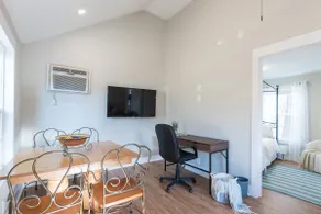 Fountain City Bungalow - Hot Tub, Fire Pit & Wifi - Image 5