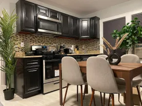 NYC Spacious 3BR • LGA/ JFK • 15 Mins To City - Image 2