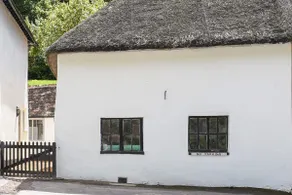 Listed One bedroom thatched cottage with garden - Image 2