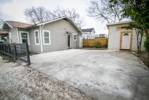 Hackberry St #B Renovated 2BR Near Downtown SA - Image 5