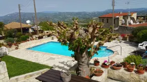 Entire Complex of 5 houses-8 bedrooms - Image 2
