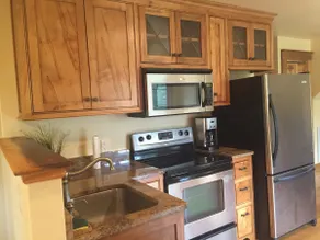 Beautiful Location ! Clean , Modern and Inviting! - Image 4