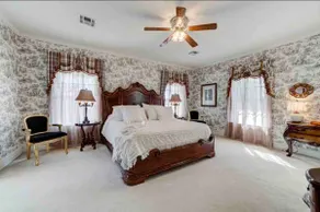 Early 1900s home with antique style and charm - Image 5