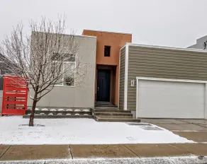 Comfortable clean home close to mountains and town - Image 2