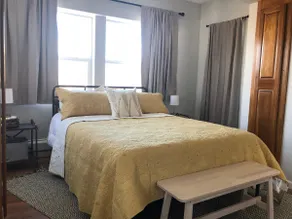 Modern Downtown Apartment - Image 2