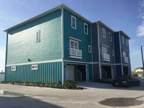 HUGE 4BR/3BA! Pool, Beach & Boat Slip! 4 Car Garage  - Image 3