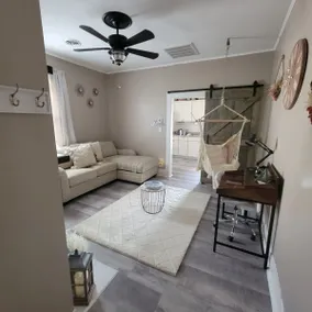 Rustic Charm 1 bedroom entire townhouse - Image 5