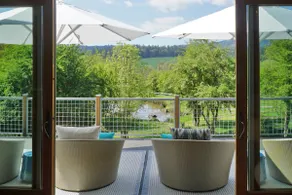 Luxurious Farmhouse with sweeping pastoral views - Image 3