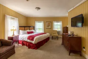 NoCo Village King/Jacuzzi - Image 4