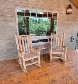 Beautiful Log Cabin at Rock Creek Reservoir - Image 4
