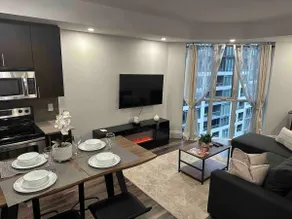 Modern 1BR Toronto Downtown Condo, King size bed - Image 2