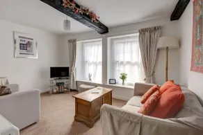 Katrinas Apartment By Treetop Property - Image 2