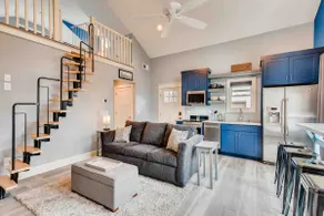Walkable-free parking, 2 king beds luggage storage - Image 2