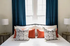 Boutique Bungalow, historic downtown Cleveland - Image 2