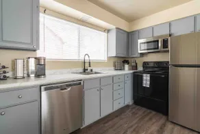 Vibrant Downtown Condo - Image 4
