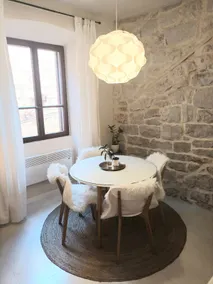Leut Apt, sunny, warm, quirky - Image 4