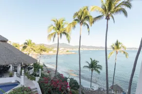 Oceanfront in Manzanillo: Beach and Pool - Image 5