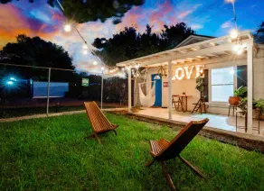 Private GuestHouse, King Bed-Patio with Dog Fence - Image 4