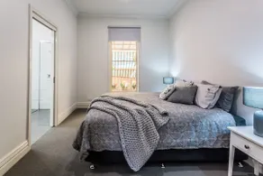 Luxury Riverwalk Retreat - Image 4