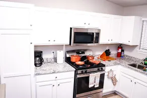 Spacious 5b/3b Home with Jetted tub 10 guests - Image 5
