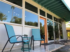 Mid-century bungalow! Walk to tennis gardens. - Image 4