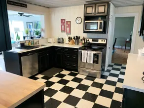The Farmhouse - 2 ml from Colgate, king bed, family friendly, sleeps 10 - Image 3