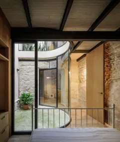 Charming apartment with patio in Macarena - Image 4