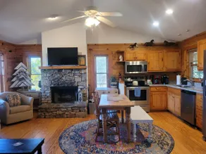 Lucky Us Farm Hot Tub Pet Friendly - Image 4